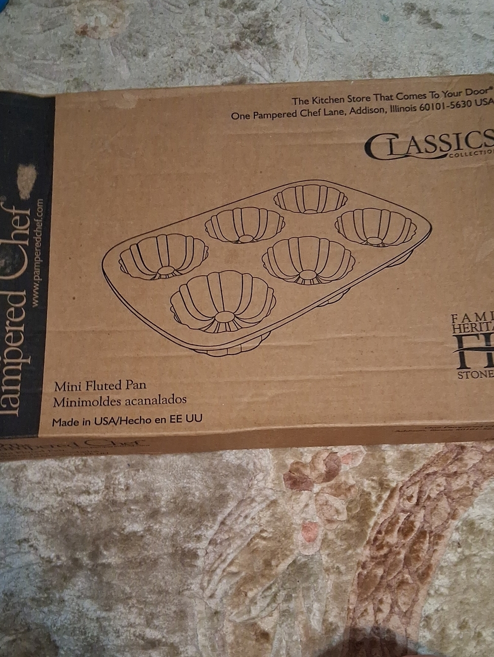 Pampered Chef Mini Fluted Pan - Brown